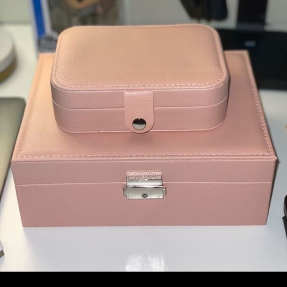 Girls Set of Two Leather Jewelry Box Organizers - Picture 7 of 11